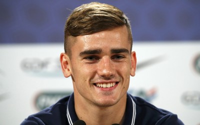 101博体育快讯-临时停车场爆满